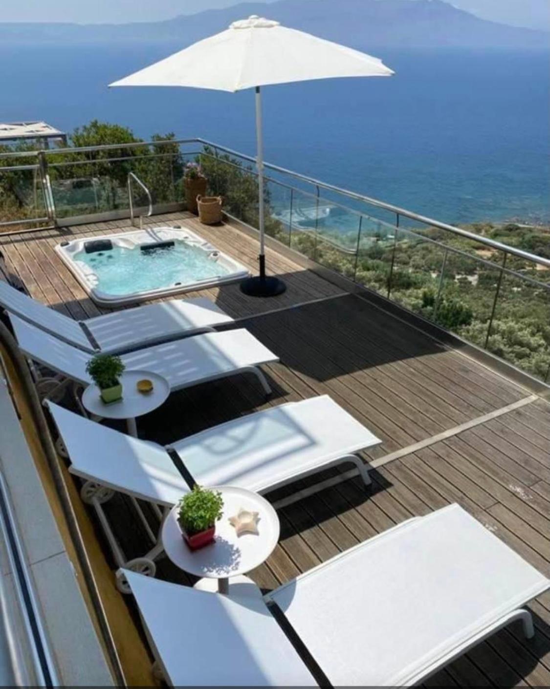 Beachfront Ravdoucha Epavlis Eleni Villa - Pool, Hot Tub, Gym, Sauna, Private Parking, Wifi La Canée Extérieur photo