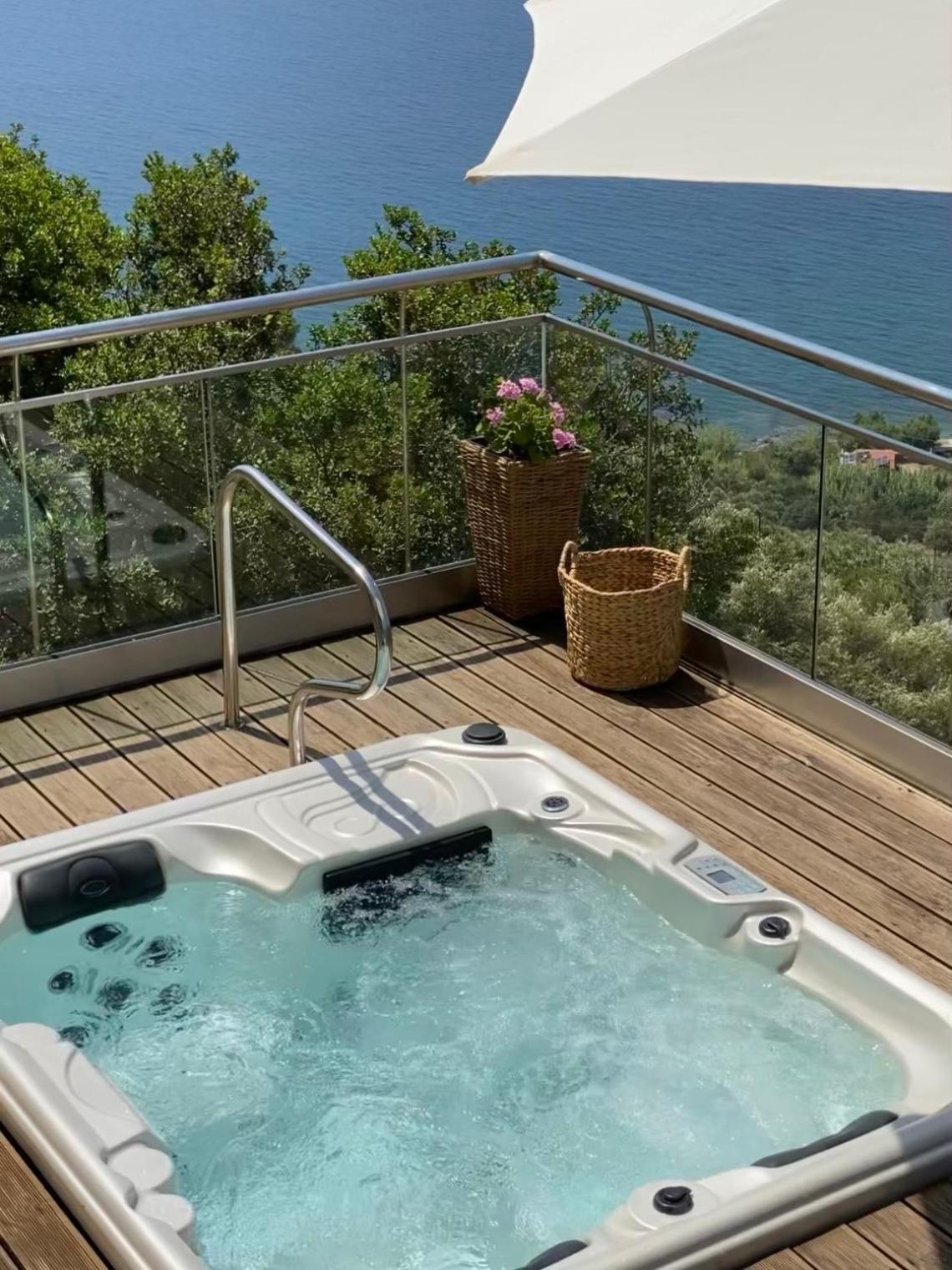Beachfront Ravdoucha Epavlis Eleni Villa - Pool, Hot Tub, Gym, Sauna, Private Parking, Wifi La Canée Extérieur photo